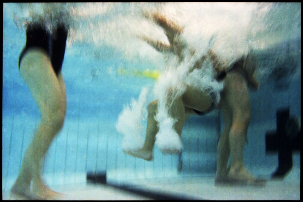 La vie sous-marine des piscines parisienne. ©Sacha Lenormand photographe Paris