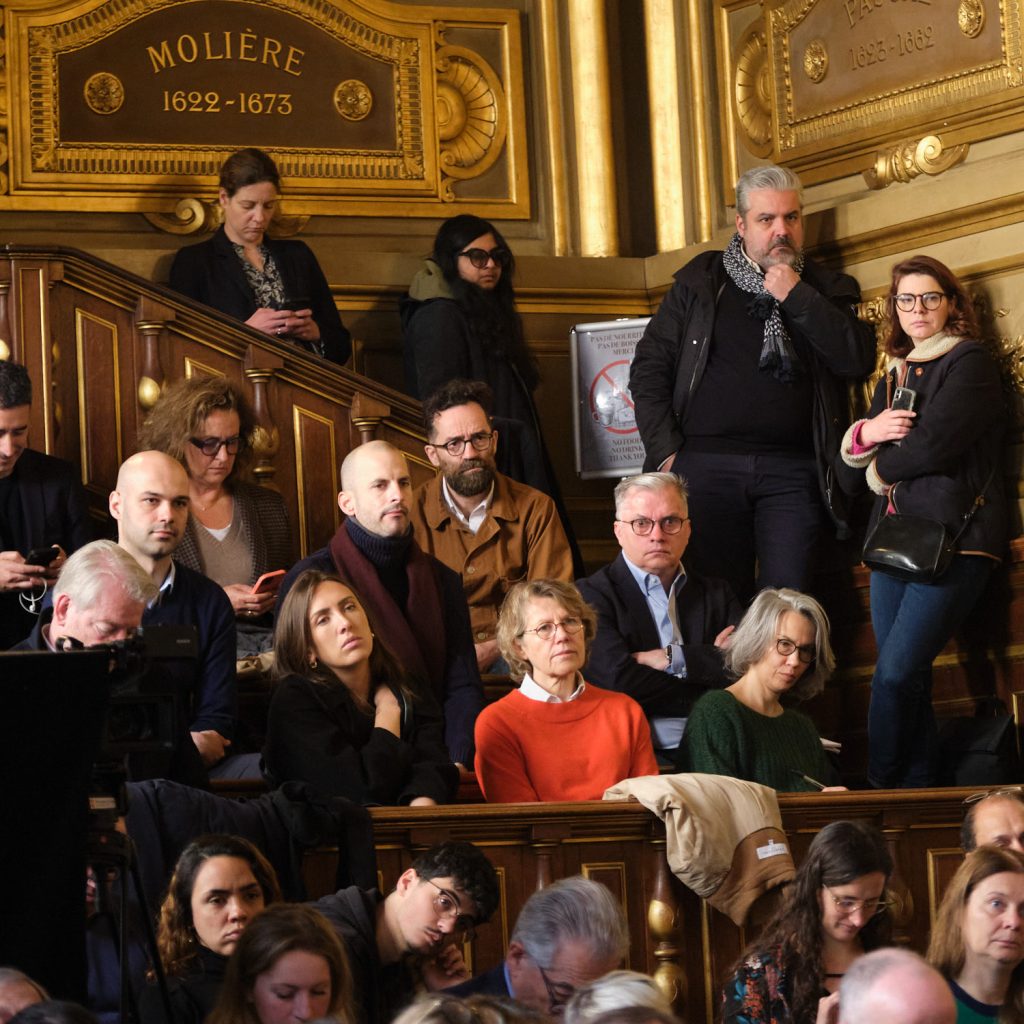 Reportage photographique conférence de presse réalisé par photographe pro à Paris ©Sacha LENORMAND