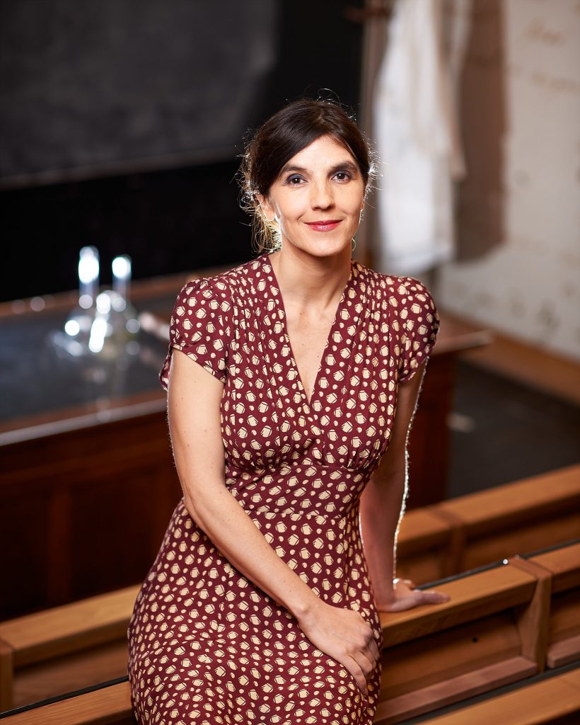 Portrait d'Elisa Bou au Musée Curie © Sacha LENORMAND